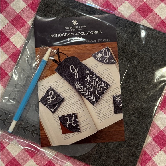 Two Embroidery Kits - Picture 2 of 3